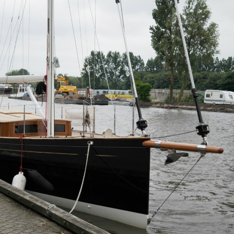 Pilot Cutter 37